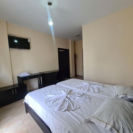 Hotel Kukesi Lini Eksteriør bilde