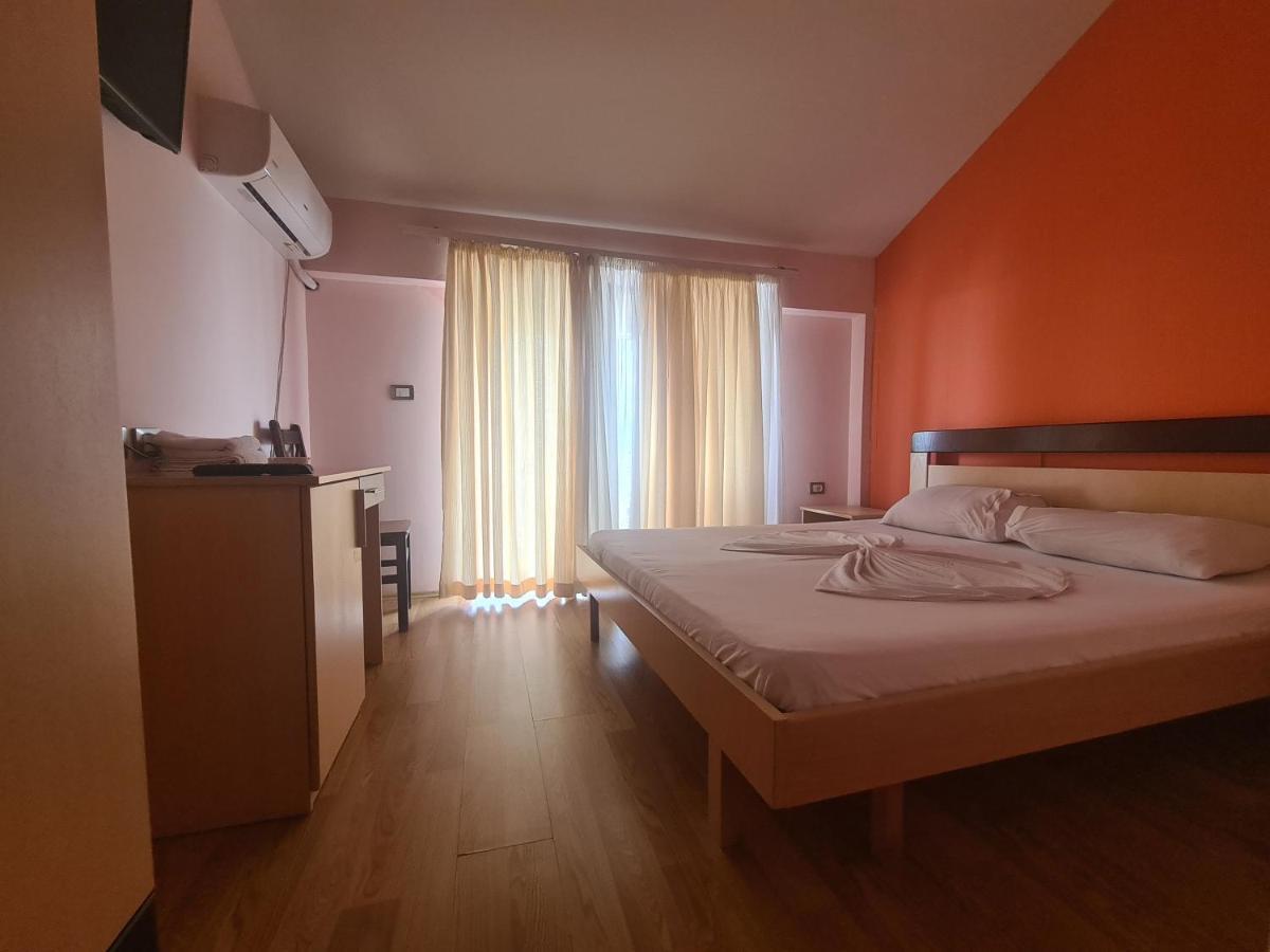Hotel Kukesi Lini Eksteriør bilde