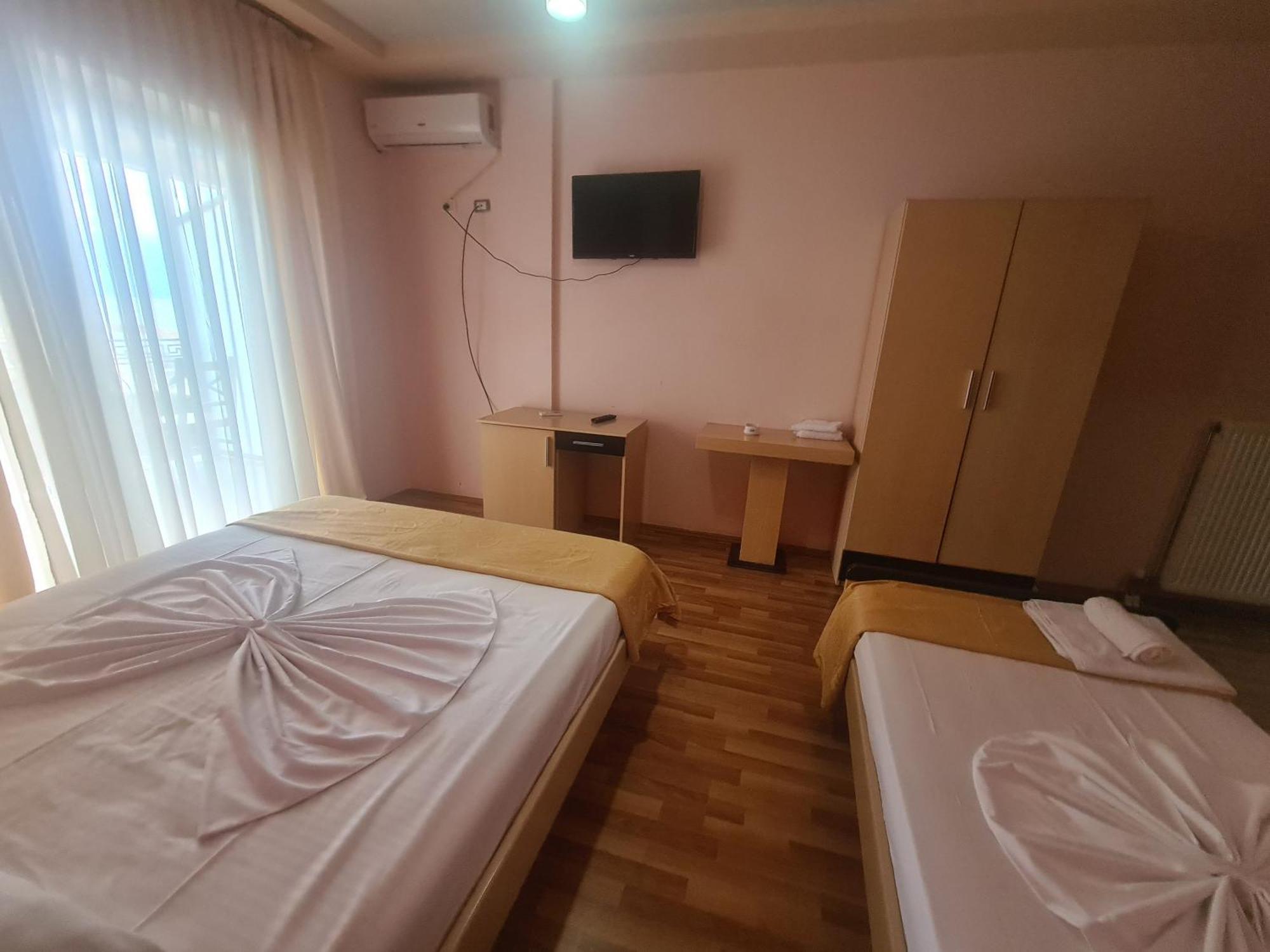 Hotel Kukesi Lini Eksteriør bilde