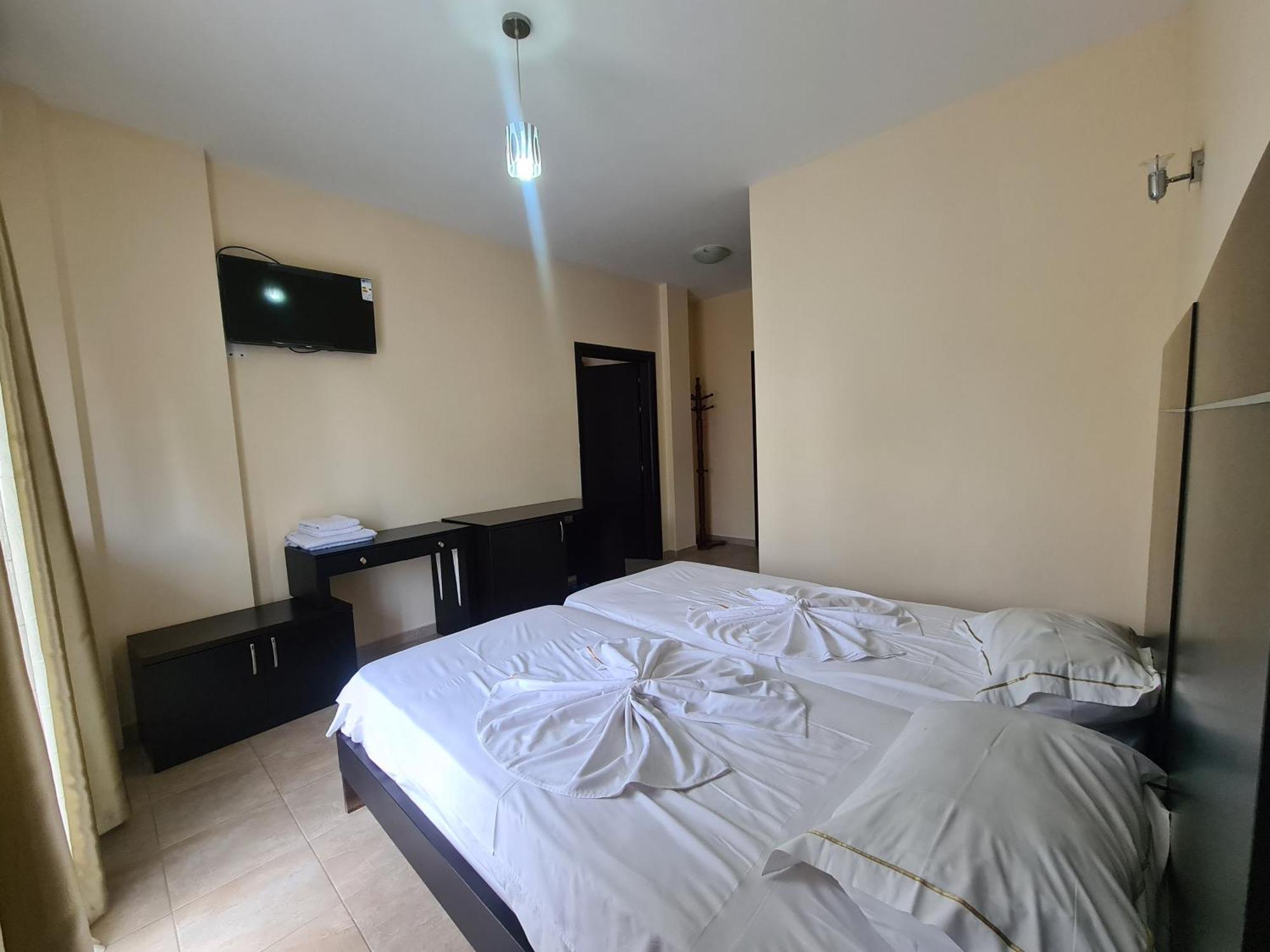 Hotel Kukesi Lini Eksteriør bilde